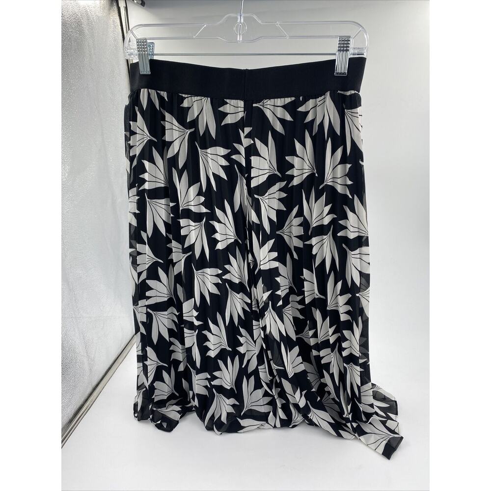 Ann Taylor Black and White Fan Floral Chiffon Pleated Skirt Size M - Picture 2 of 3
